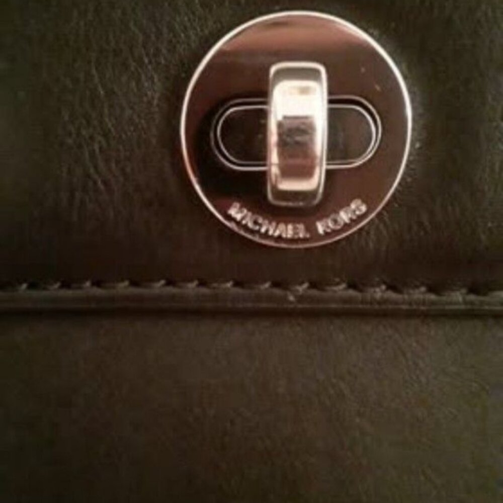 Excellent Condition Michael Kors Genuine Leather Rivington Stud Crossbody Purse - Picture 4 of 6